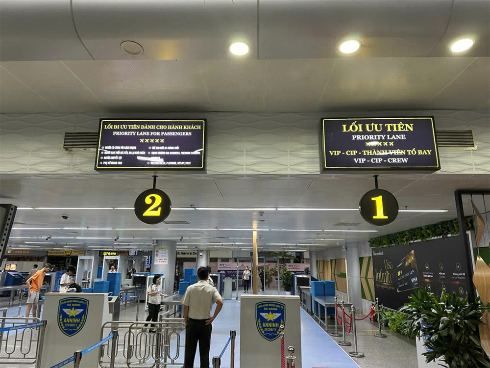 From December 1, 2024 to March 1, 2025, Da Nang airport will temporarily suspend priority lanes at the security screening point of Terminal T1. Photo: Thanh Hai