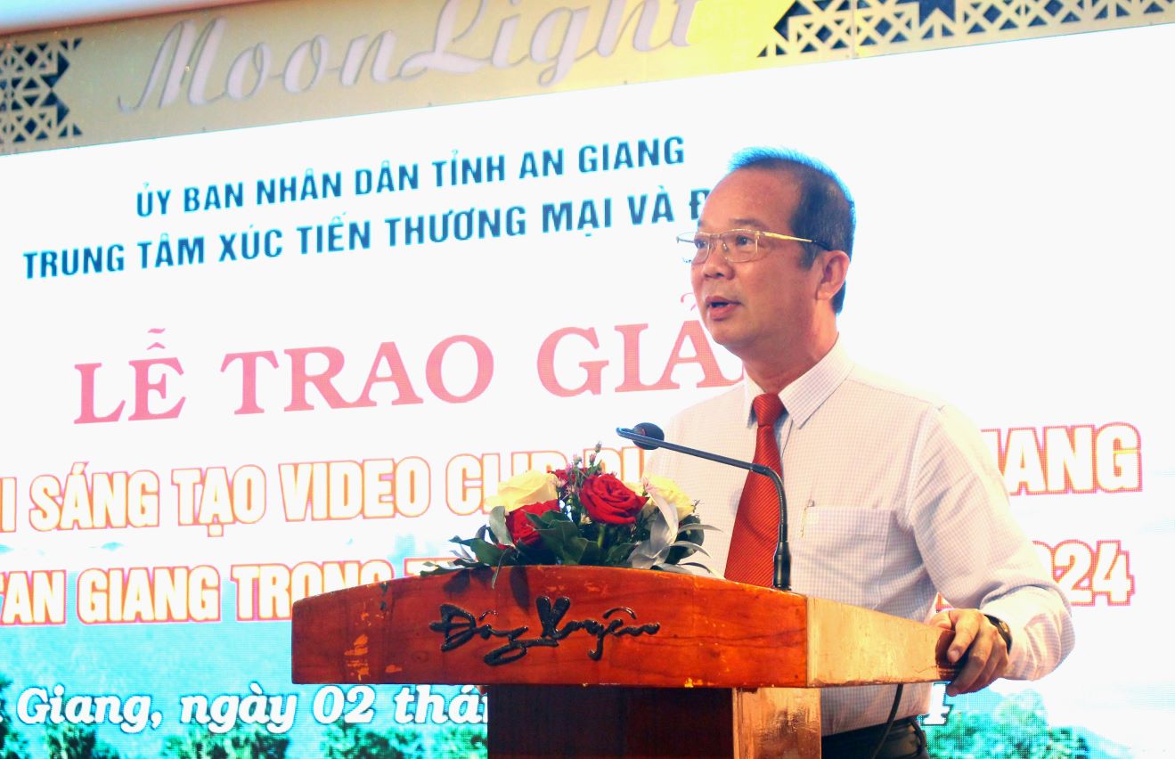 Ong Nguyen Xuan Bang - Giam doc Dai Phat thanh- Truyen hinh An Giang thay mat Ban giam khao cuoc thi phat bieu danh gia. Anh: Thanh Mai 