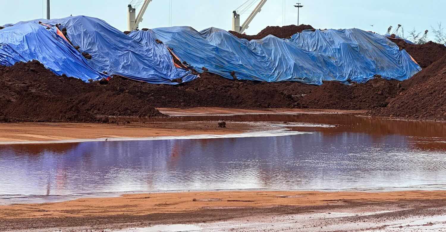 Mountains of bauxite ore originating from Laos were transported to the port of Hao Hung Hue Company Limited (the company that was fined). Photo: Nguyen Vuong.
