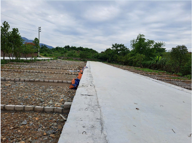 Plots of land in deep alleys in Xuan Mai town, Chuong My district (Hanoi) are being sold for less than 10 million VND/m2. Photo: Luc Giang