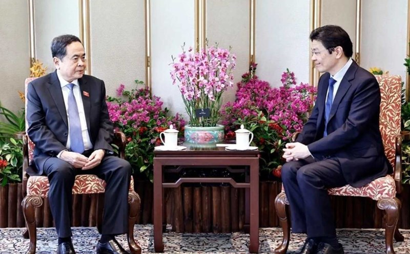 National Assembly Chairman Tran Thanh Man meets with Singaporean Prime Minister Lawrence Wong. Photo: VNA