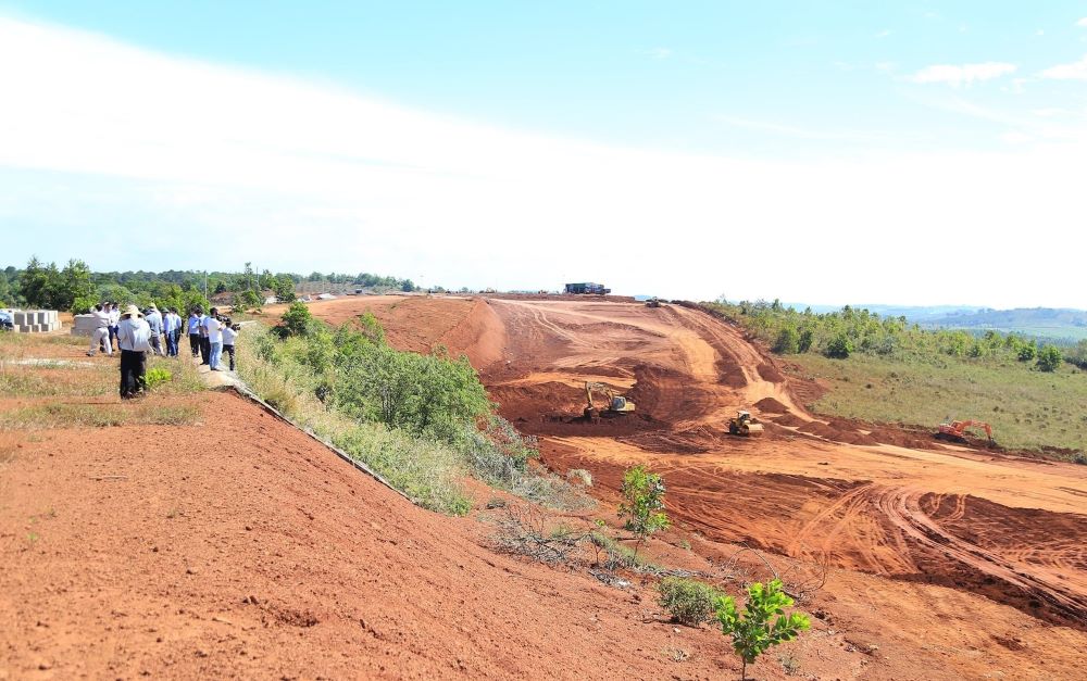 Dak Nong provincial leaders request to speed up progress and complete projects soon. Photo: Lam Hong