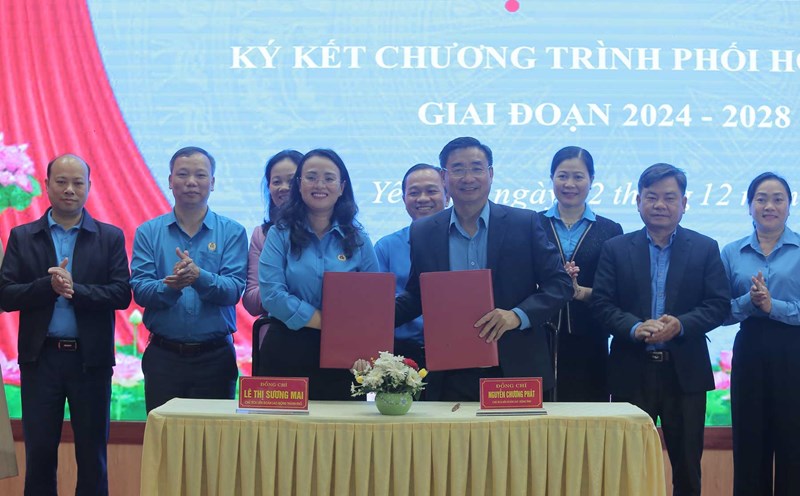 Yen Bai Provincial Labor Federation and Can Tho City Labor Federation signed a cooperation agreement for the period 2024 - 2028. Photo: Tran Bui