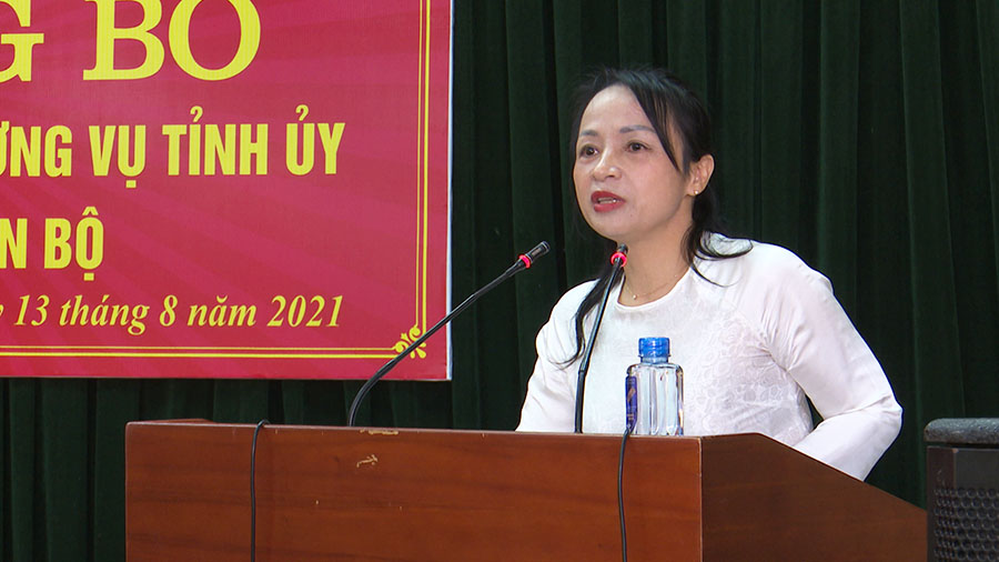 Secretary of Cua Lo Town Party Committee Pham Thi Hong Toan was disciplined with a reprimand. Photo: Hai Dang