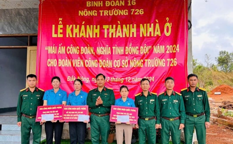 Company 16 (Army Corps 16) held the inauguration ceremony and awarded funding to support the construction of the "Union Shelter - Comradely Love" house in 2024. Photo: Grassroots Union