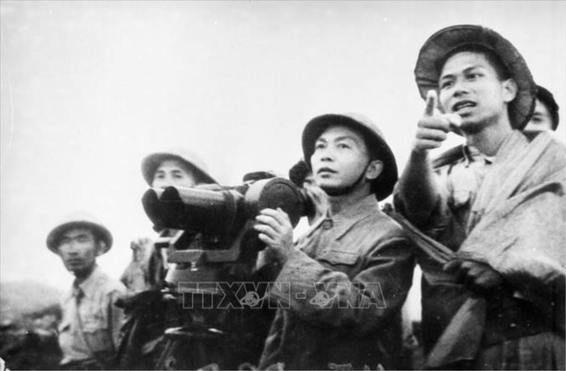 General Vo Nguyen Giap observed the battlefield for the last time before giving the order to open fire to start the Dien Bien Phu campaign. Photo source: VNA