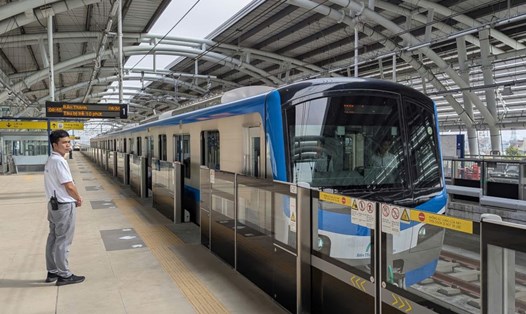 Người dân được đi miễn phí xe buýt điện kết nối Metro số 1