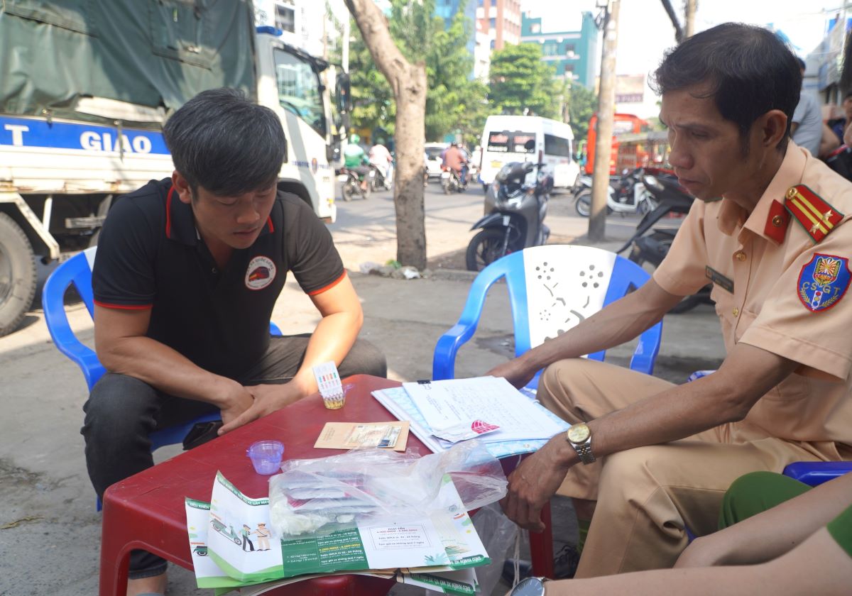 Checking drug and alcohol levels of bus drivers. Photo: Nguyen Chan