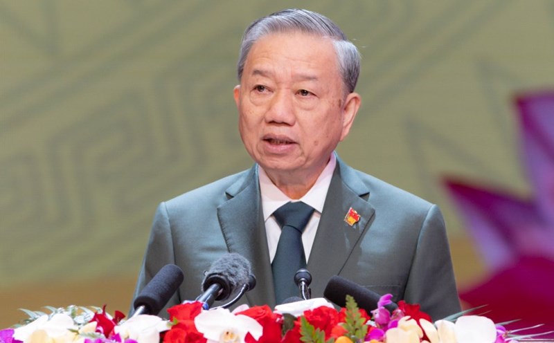 General Secretary To Lam emphasized that the Army is a solid support for the people in times of danger and hardship. Photo: Hai Nguyen