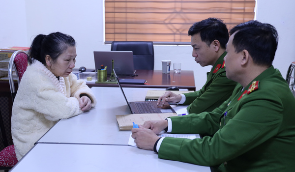 Đối tượng Hà Thị Minh tại cơ quan công an Lào Cai. Ảnh: Công an cung cấp