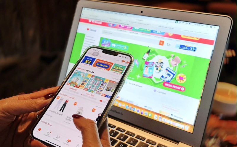 Taxing small retail goods to prevent tax losses from e-commerce. Illustration photo: VGP