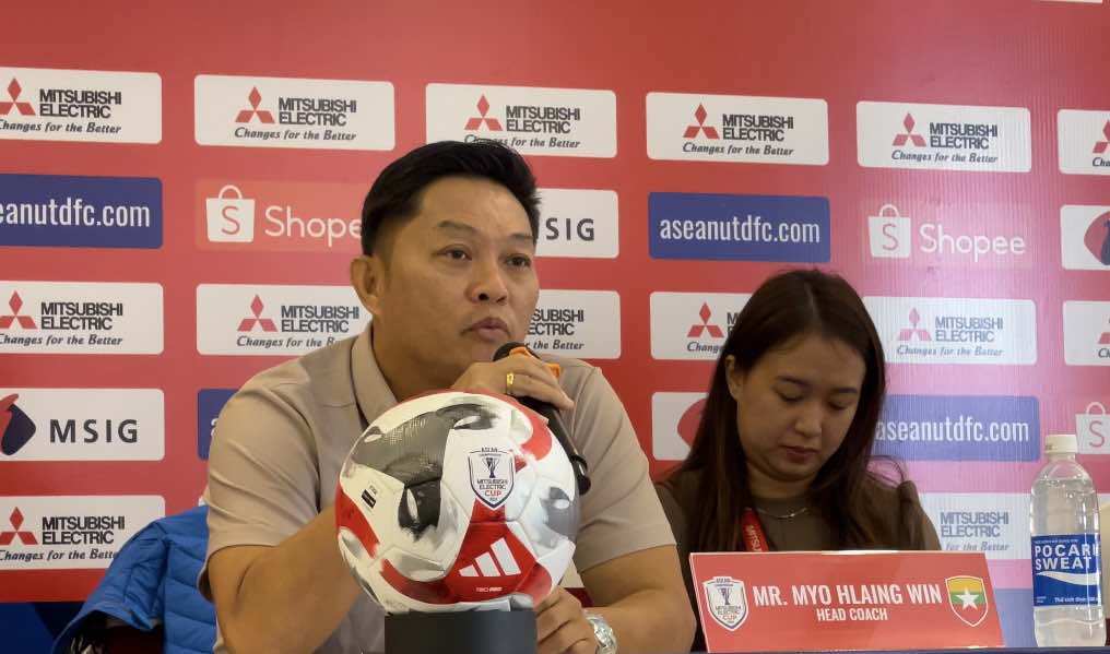 Coach Myo Hlanging Win of the Myanmar team highly appreciated the Vietnamese team. Photo: Phuong Trang
