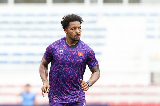 Striker Nguyen Xuan Son practices singing the National Anthem every day. Photo: Minh Dan