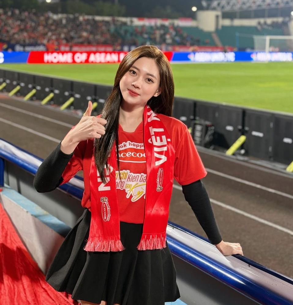 Tren fanpage ASEAN Football, hinh anh nu co dong vien tuyen Viet Nam gay sot voi nhan sac xinh dep, tre trung, thu hut hang nghin luot yeu thich.