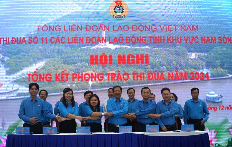 Cac LDLD tinh ky giao uoc thi dua nam 2025. Anh: Nhat Ho