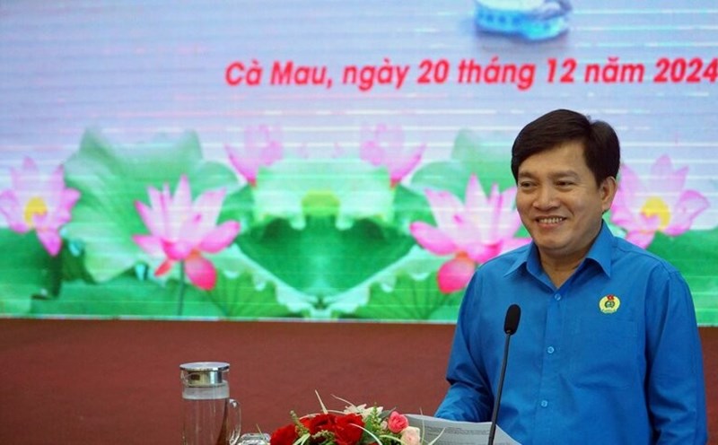 Vice President of the Vietnam General Confederation of Labor Nguyen Xuan Hung attended the emulation summary of the Southern Song Hau Cluster in Ca Mau. Photo: Nhat Ho