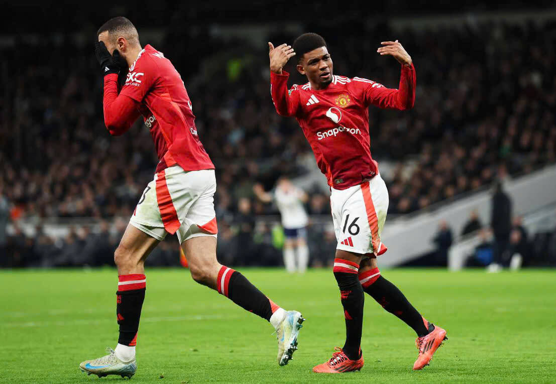 Man United suyt chut nua da nguoc dong thanh cong truoc Tottenham.  Anh: MUFC