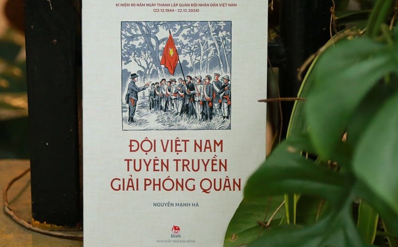 The book "Vietnam Propaganda Liberation Army" was officially launched to readers. Photo: Publishing House
