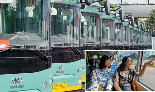 Người dân thích thú trải nghiệm xe buýt điện kết nối Metro số 1 tại TPHCM.