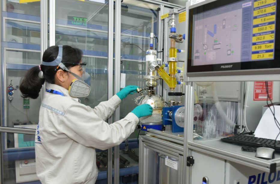 Cong nghe so giup CBCNV nu Ban Quan ly Chat luong BSR giam sat va phan tich du lieu, dam bao tieu chuan chat luong cao cho moi san pham.