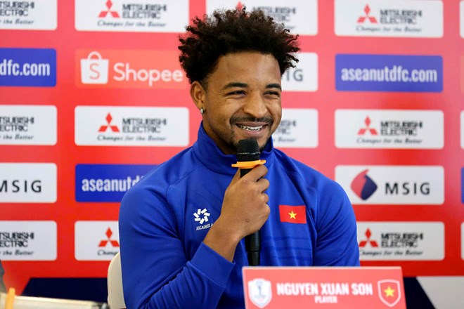 Xuan Son at the press conference before the match against Myanmar. Photo: Minh Dan