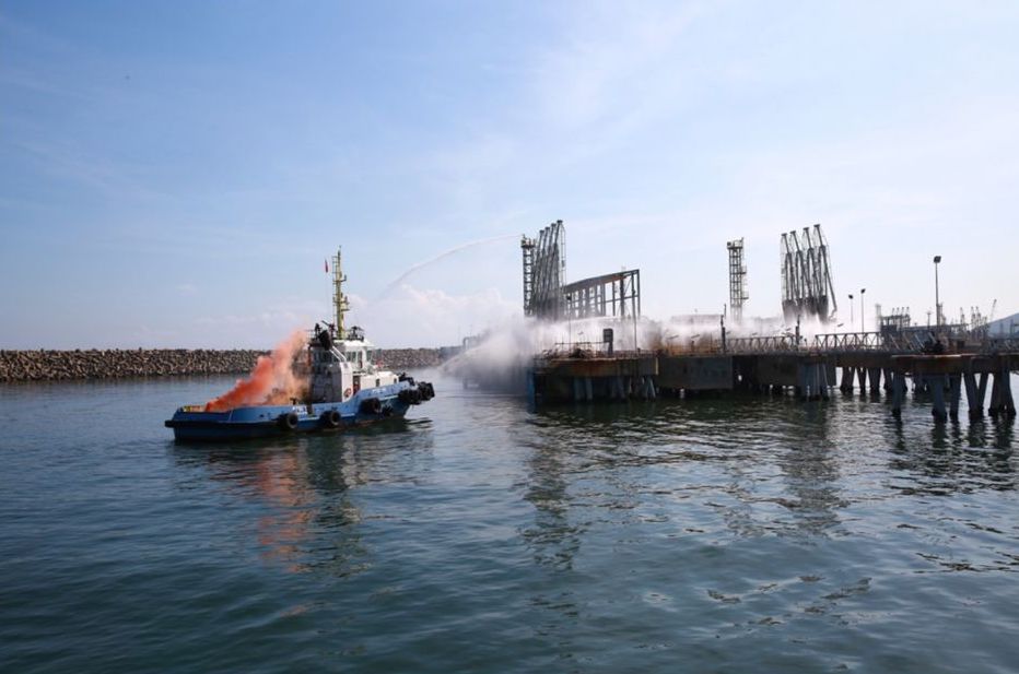 Tau dang nhap hang tai cang Jetty co dau DO phun tren boong tau va tran xuong bien voi khoi luong uoc tinh khoang 3 tan. Trong qua trinh ung pho tren boong do tinh dien co phat sinh dam chay nho phia mui tau.