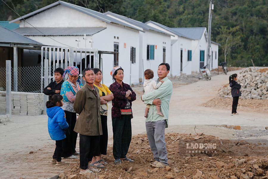 Ve khu tai dinh cu moi, hon 120 nhan khau Huoi Ke se co mot cuoc song khang trang hon.