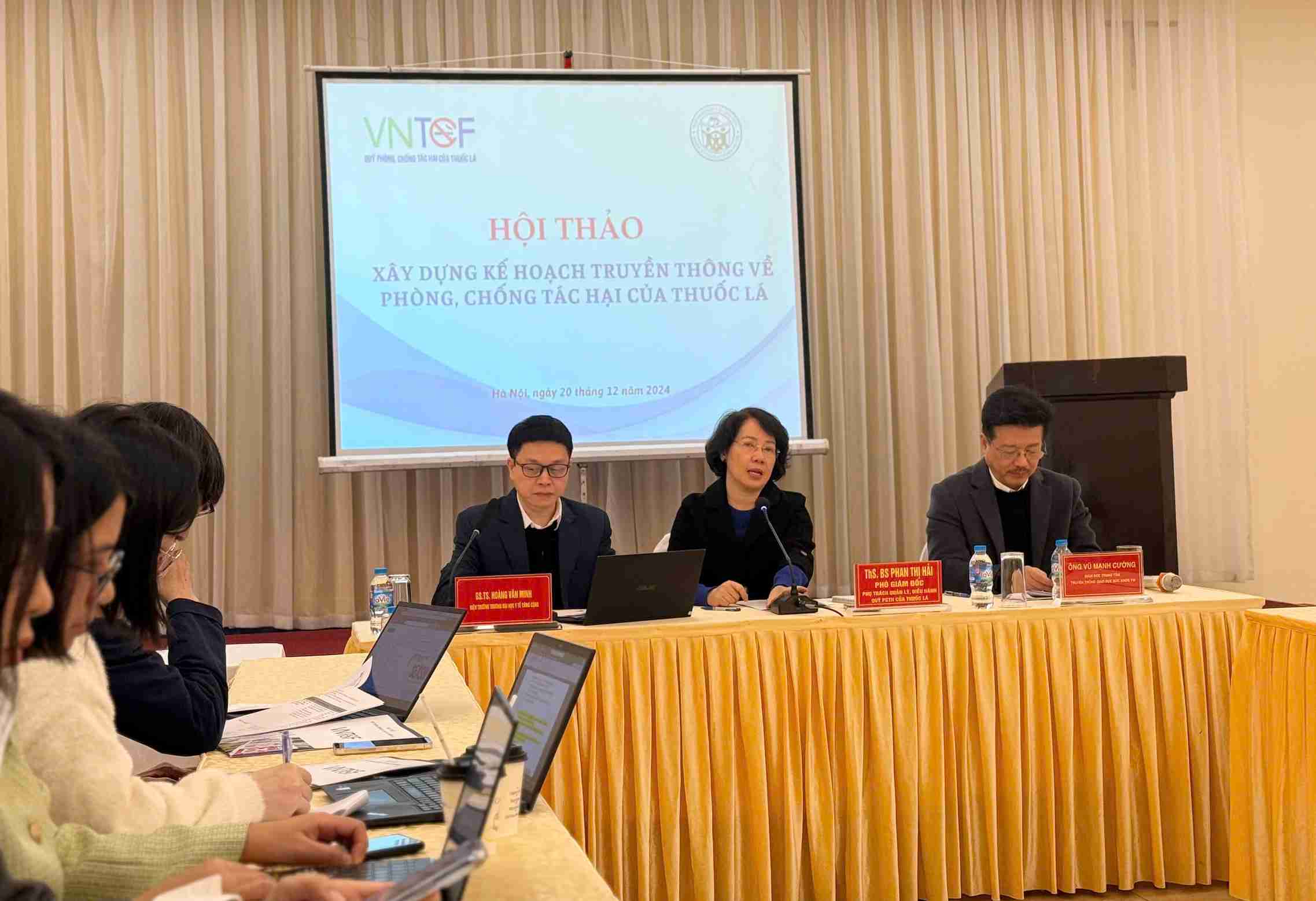 Dr. Phan Thi Hai - Deputy Director of the Fund talks about the communication plan on preventing and combating the harmful effects of tobacco. Photo: Huong Giang