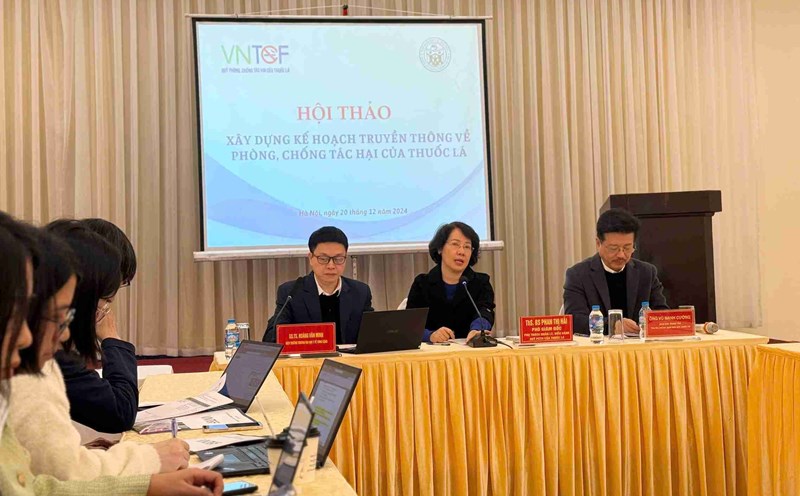 Dr. Phan Thi Hai - Deputy Director of the Fund talks about the communication plan on preventing and combating the harmful effects of tobacco. Photo: Huong Giang