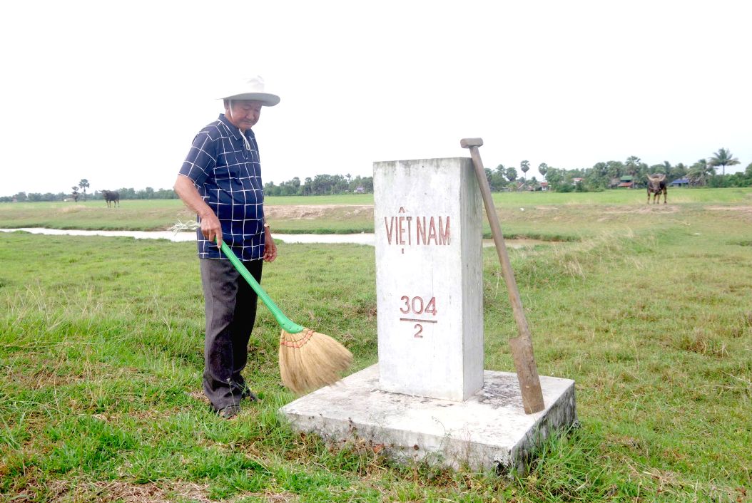 Lao nong Duong Van Phuc. Anh: Danh Kim Huol