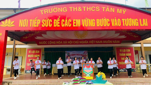 Truong TH&THCS Tan My day manh cong tac truyen thong ve giao duc va dao tao. Anh: Don vi cung cap.