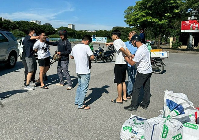 Police in Project 522H control drug suspects. Photo: Provided by C04