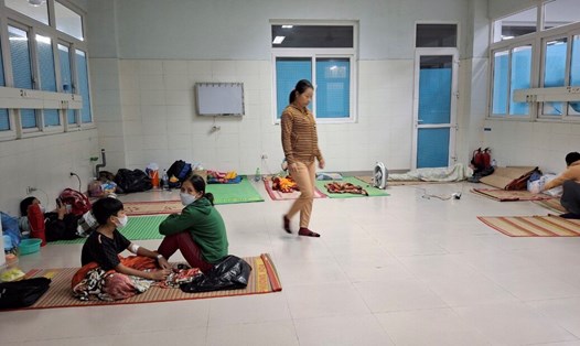 Vào ban đêm, khi bệnh nhân và người nhà bệnh nhân ngủ say là thời điểm các đối tượng trộm cắp lộng hành ở Bệnh viện Sản-Nhi tỉnh Quảng Ngãi. Ảnh: Viên Nguyễn