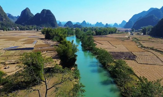 Dòng sông Quây Sơn xanh biếc chảy ở thung lũng Ngọc Côn (Cao Bằng). Ảnh: Phạm Quang Tuân