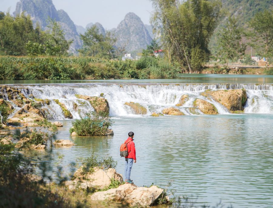 Thac Phai Luong o Ngoc Con, Trung Khanh. 