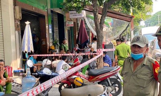 Đến chiều 20.12, Công an quận Tân Bình khám nghiệm xong hiện trường điều tra nguyên nhân vụ cháy nhà trọ, khiến 2 người tử vong. Ảnh: Đông Hoàng