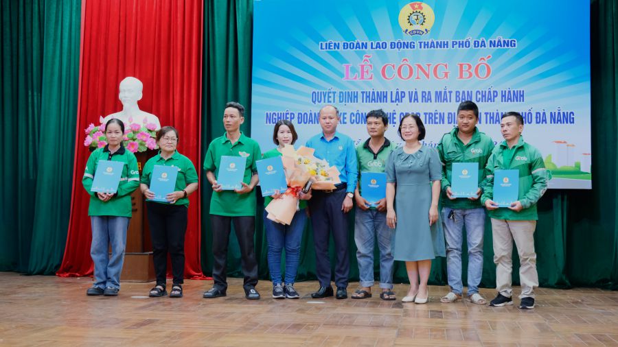 The Da Nang City Labor Federation launched the Grab Bike Technology Drivers Union. Photo: Tuong Minh