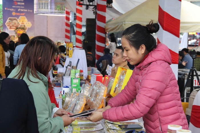 Traditional markets in Da Nang face difficulties in business and trade. Photo: Nguyen Linh