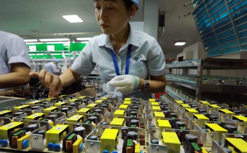 Assembling electronic components at Chee Yuen Electronic Technology Vietnam Co., Ltd., invested by Taiwan (China) in An Duong Industrial Park, An Duong District, Hai Phong. Photo: VNA