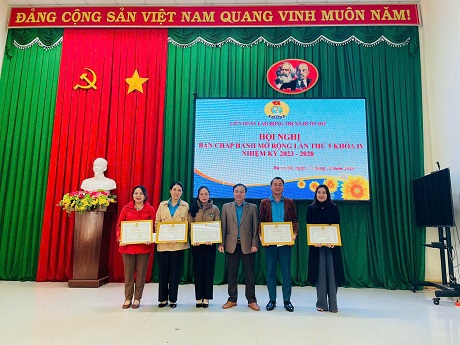 In 2024, the Trade Union of Buon Ho town (Dak Lak) achieved many achievements in taking care of union members and workers. Photo: Pham Quyen