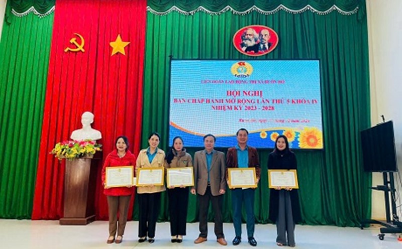 In 2024, the Trade Union of Buon Ho town (Dak Lak) achieved many achievements in taking care of union members and workers. Photo: Pham Quyen