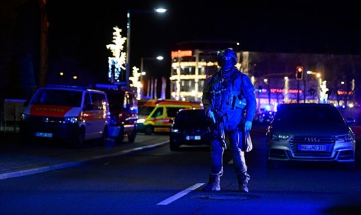 Lực lượng an ninh ở hiện trường vụ đâm xe tại chợ Giáng sinh Đức ngày 20.12.2024. Ảnh: AFP