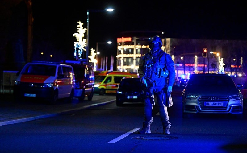 Security forces at the scene of a car crash at a German Christmas market on December 20, 2024. Photo: AFP