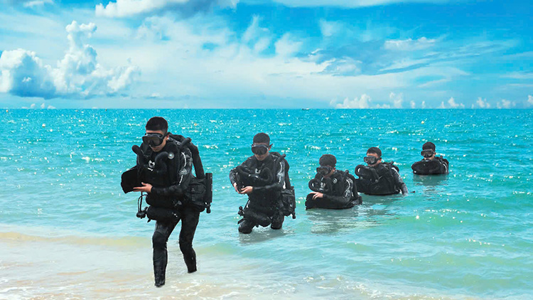 Water commandos of the 126th Special Forces Brigade during a training session. Photo: Brigade provided