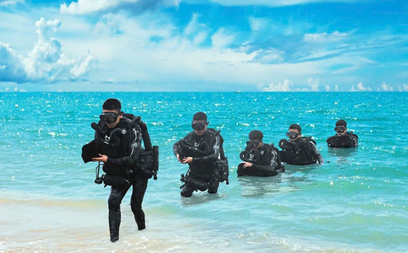Water commandos of the 126th Special Forces Brigade during a training session. Photo: Brigade provided