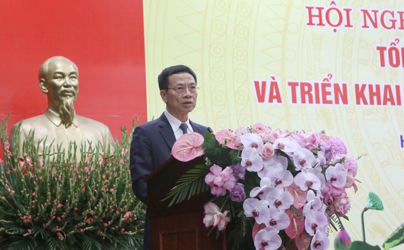 Minister Nguyen Manh Hung said that to improve the quality of civil servants, it is necessary to provide each civil servant with a virtual assistant. Photo: T.Vuong