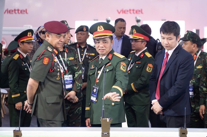 Viettel High Tech receives certification for military information products ready for business in Malaysia. Photo: Provided by Viettel