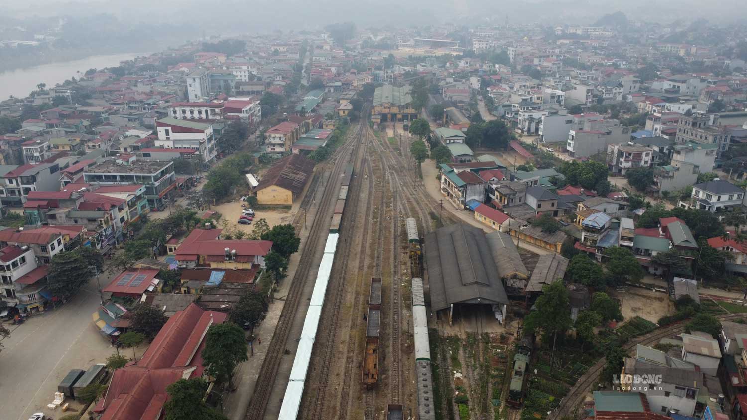 Khung cảnh nhìn ga Yên Bái từ trên cao. Ảnh: Trần Bùi