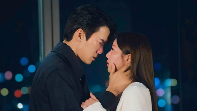 Kissing scene in episode 7 "When the phone rings". Photo: Cut from the movie