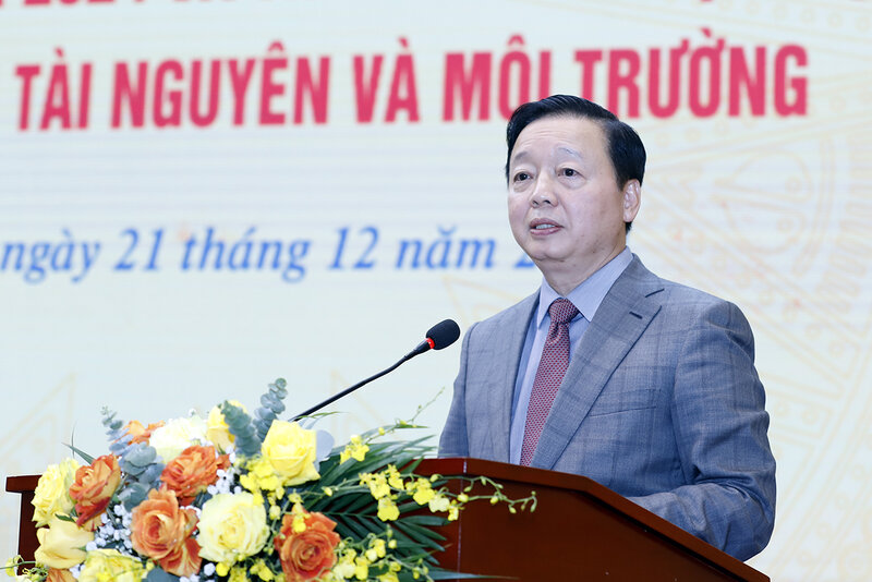 Mr. Tran Hong Ha, Member of the Party Central Committee, Deputy Prime Minister at the conference to review the Ministry of Natural Resources and Environment. Photo: Khuong Trung